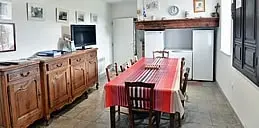 gite-bourthaire-salle-à-manger