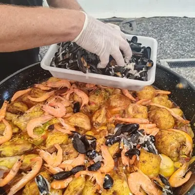 paëlla-en-cours-service-traiteur-L'étape-Arancou